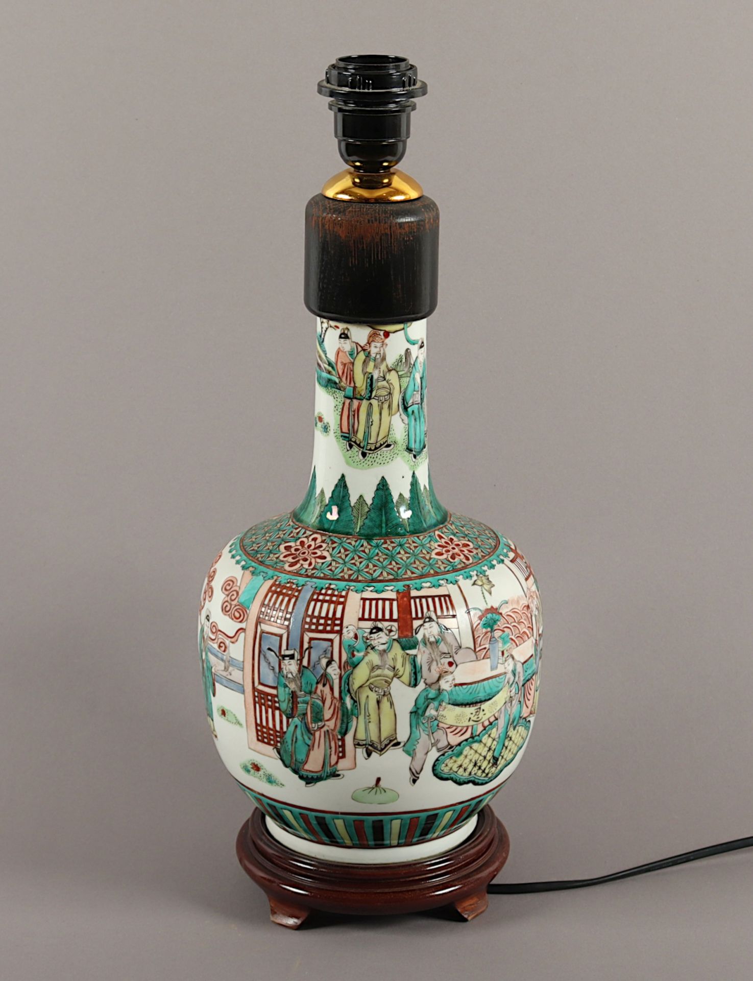 VASE, Porzellan, in den Farben der famille verte dekoriert, am Hals und auf der Wandung umlaufend G - Image 3 of 3