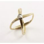 DIAMANT-RING, 585/ooo Gelbgold, besetzt mit einem kleinen Solitär von ca. 0,25 ct., RG ca. 57, 9,9g