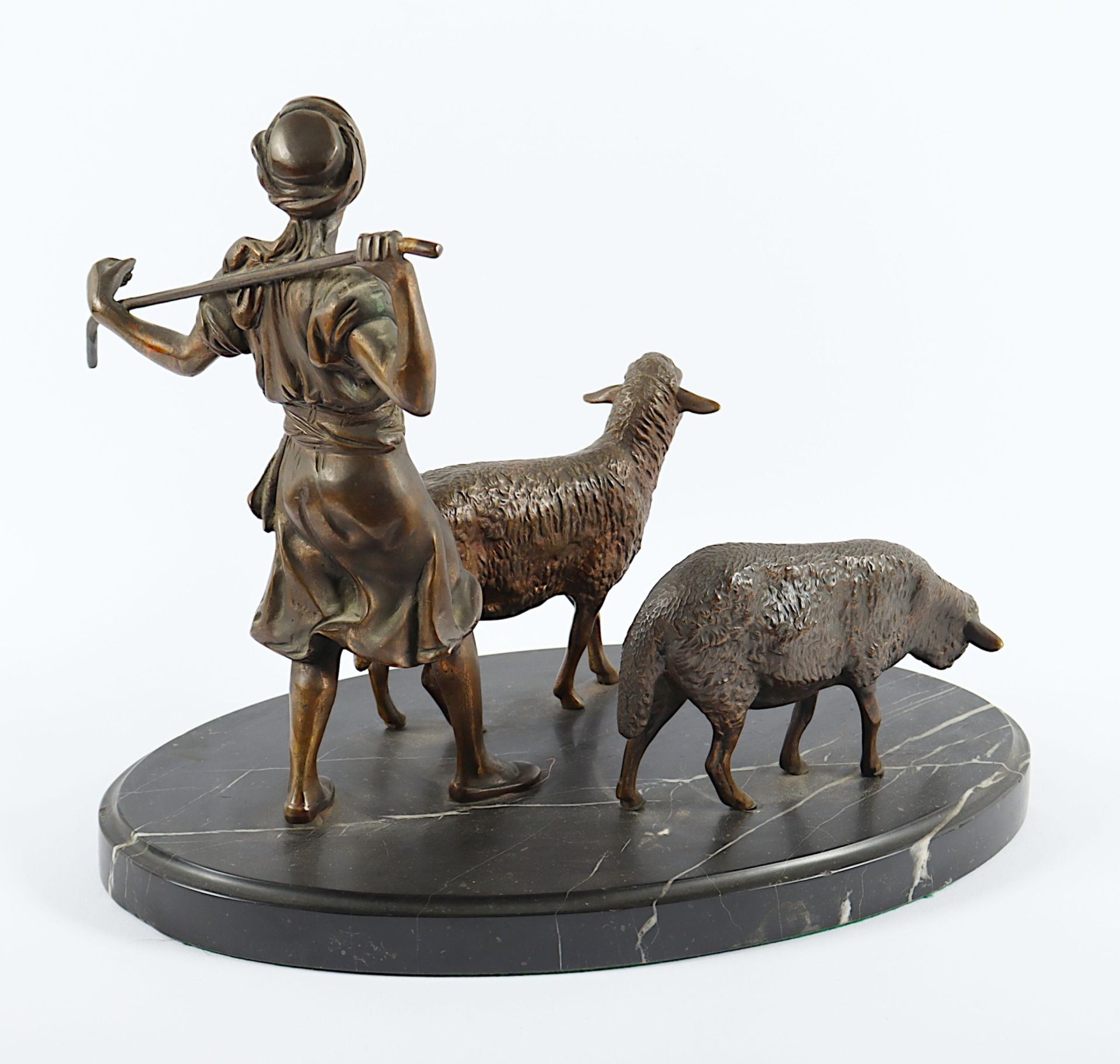 PINEDO, Emile (1840-1916), nach, "Araber mit Schafen", Bronze, H 30, Dm Marmorsockel 41, leicht bes - Bild 3 aus 3