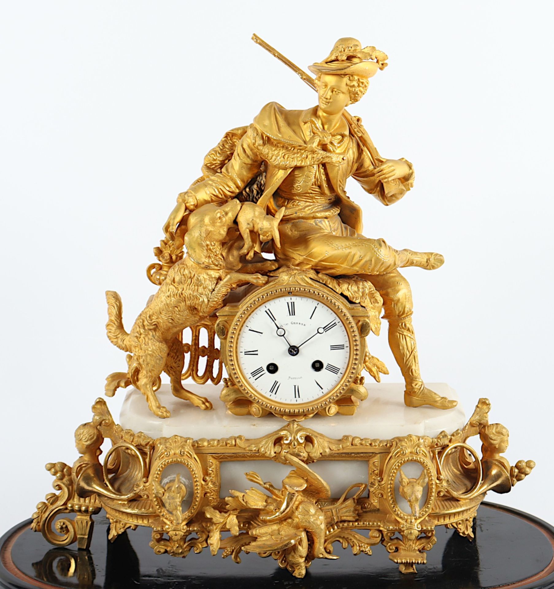 GROSSE FIGURENPENDULE "JÄGER", Alabaster und vergoldete Régule, besch., Werk mit Schlag auf Glocke, - Image 2 of 6