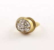 BRILLLANT-RING, 585/ooo Gelbgold, besetzt mit Brillanten und Diamanten von zusammen ca. 0,50 ct., R