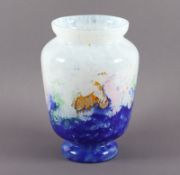 GROSSE VASE, farbloses Glas, polychrome Pulvereinschmelzungen, H 26,5, VERRERIE D'ART LORRAIN, um 1