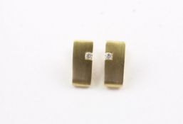 PAAR STECKCLIPS, 750/ooo Gelbgold, besetzt mit 2 Brillanten von zusammen ca. 0,10 ct., L 1,8, 3,7g,