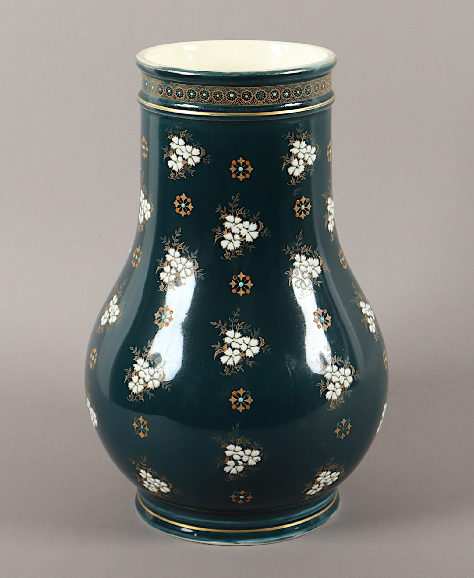 VASE, Steinzeug, polychrome Emaillemalerei auf blauem Fond, H 30, FRANKREICH, E.19.Jh. 