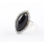 ONYX-BRILLANT-RING, 585/ooo Weißgold, spitzovaler Onyxcabochon mit Brillantsaum, ca. 1,6 ct., RG 53