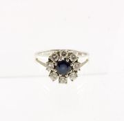 SAFIR-BRILLANT-RING, 585/ooo Weißgold, besetzt mit einem Safir und acht Brillanten, RG 55, 6,7g 