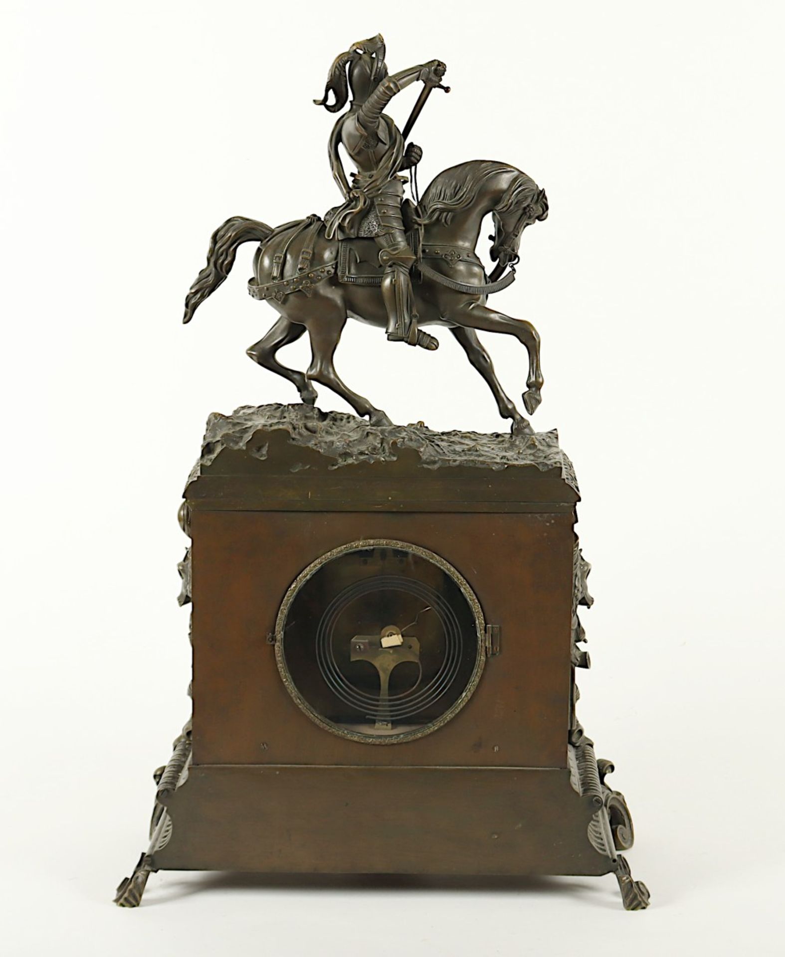 GROSSE FIGURENPENDULE, Bronze, patiniert, Werk mit Fadenaufhängung und Schlag auf Glocke, Faden res - Image 5 of 6