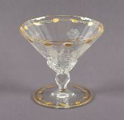 CHAMPAGNERSCHALE, farbloses Glas, feiner Gravurdekor aus Rosenranken, Goldstaffage, Dm 11,5, LOBMEY