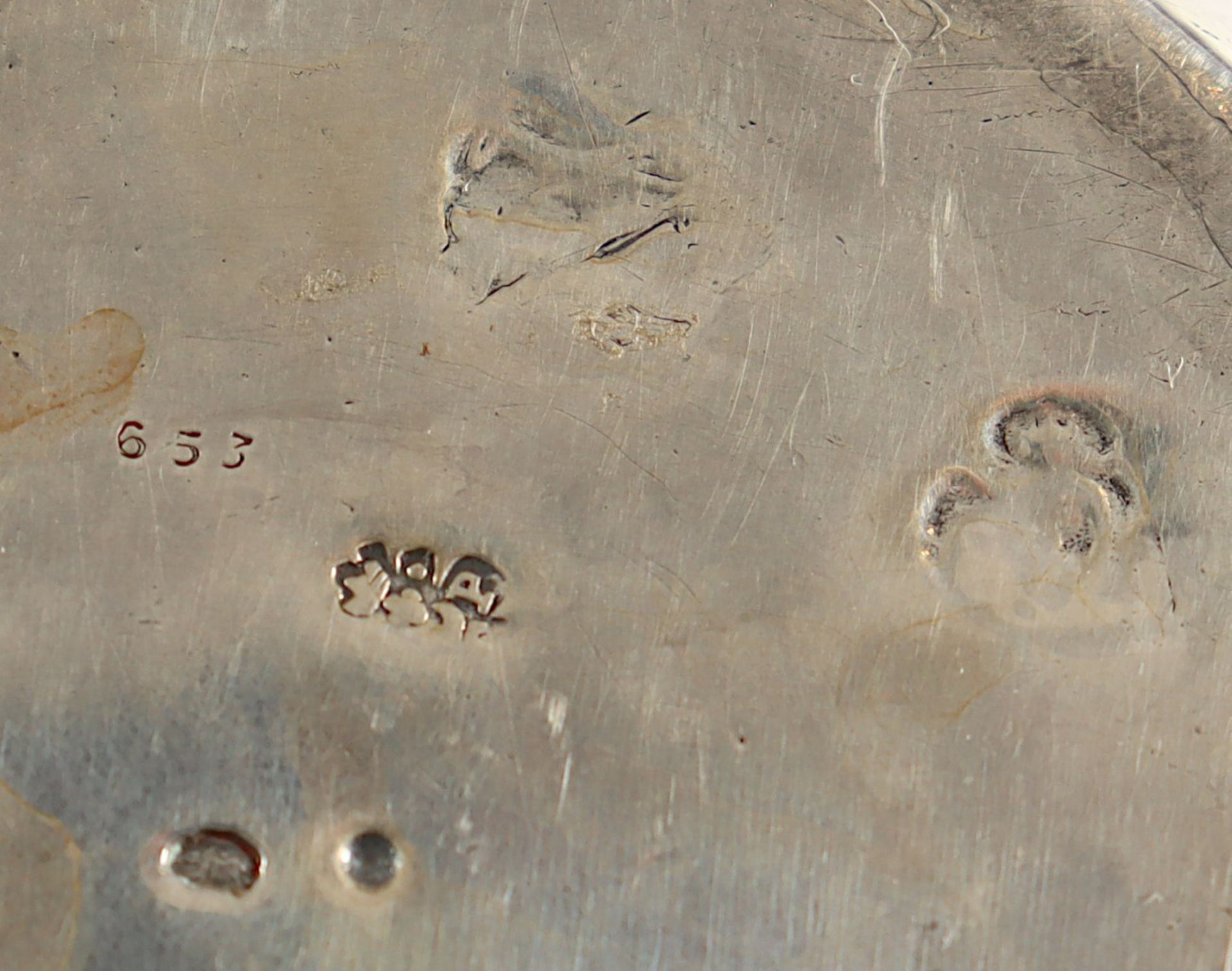 TEEKANNE, getrieben und gegossen, Griff Bein (rissig), H 11,5, 387g, verputzte Marken, wohl PARIS, - Image 2 of 2