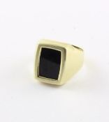 RING, 585/ooo Gelbgold, besetzt mit einem Onyx-Plättchen, RG 60, 7,35g 