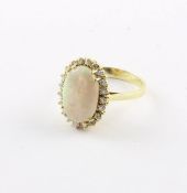 OPAL-BRILLANT-RING, 585/ooo Gelbgold, besetzt mit einem Opal, Brillanten von zusammen ca. 0,28 ct.,