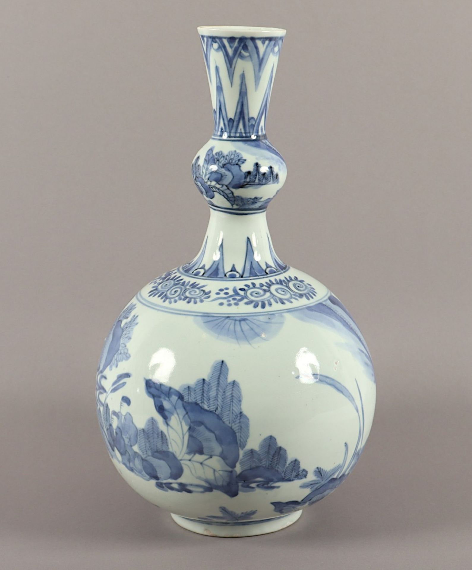 VASE, Porzellan, unterglasurblau dekoriert, H 36, rest., JAPAN, um 1700 - Image 3 of 5