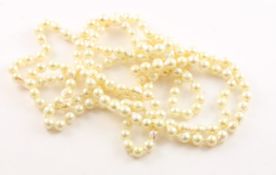 PERLEN-KETTE, endlos, Perlen in barocker Form, einzeln geknotet, neu aufgezogen, L 160 
