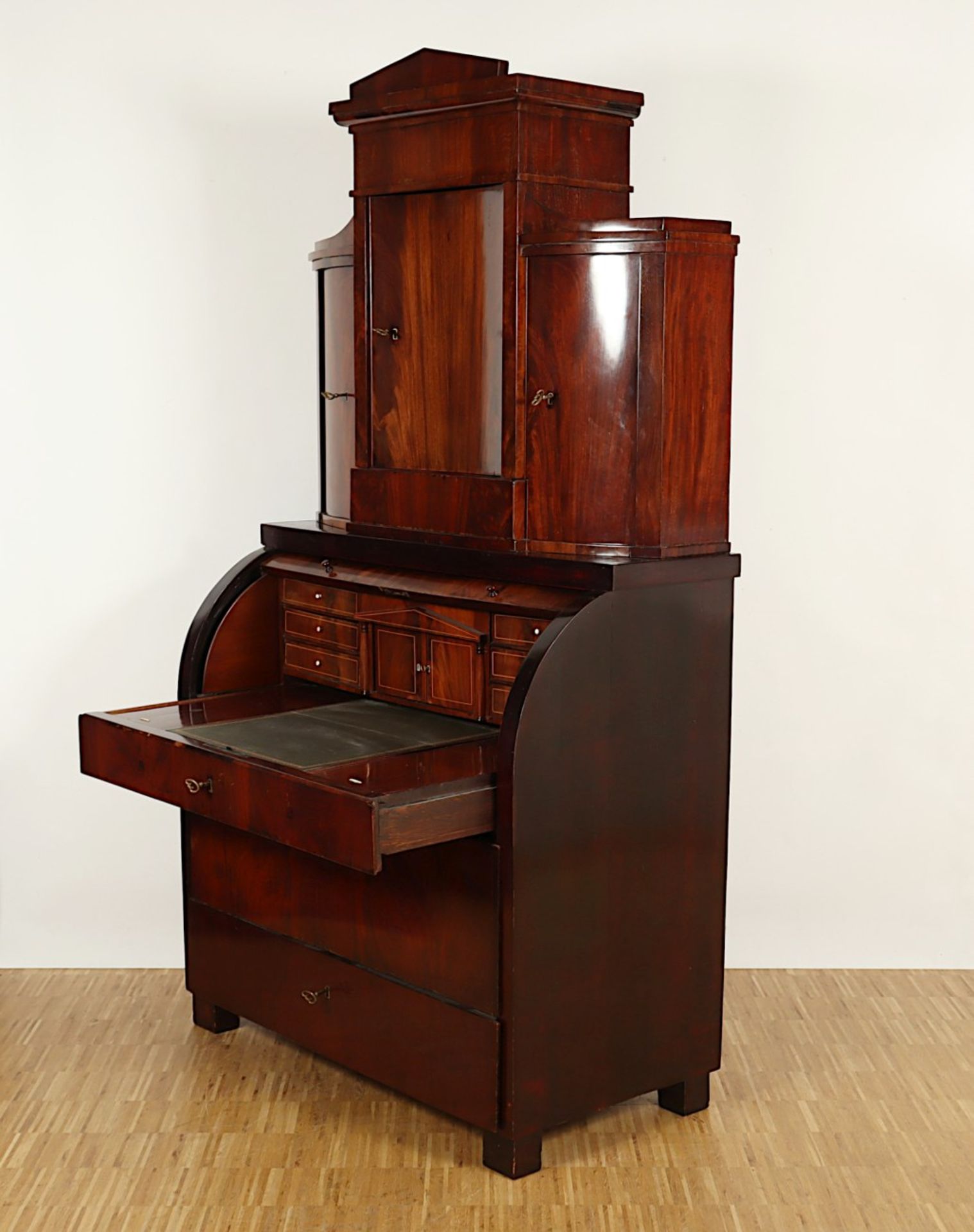 BIEDERMEIER-ZYLINDERBÜRO, Mahagoni, zweischübiger Korpus mit ausziehbarer Schreibplatte, dreitürige - Image 4 of 8