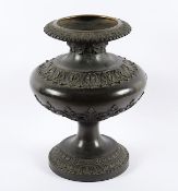 GROSSE URNENVASE, Bronze, schwarz patiniert, klassizistischer Reliefdekor, H 39, FONDERIA BASTANZET