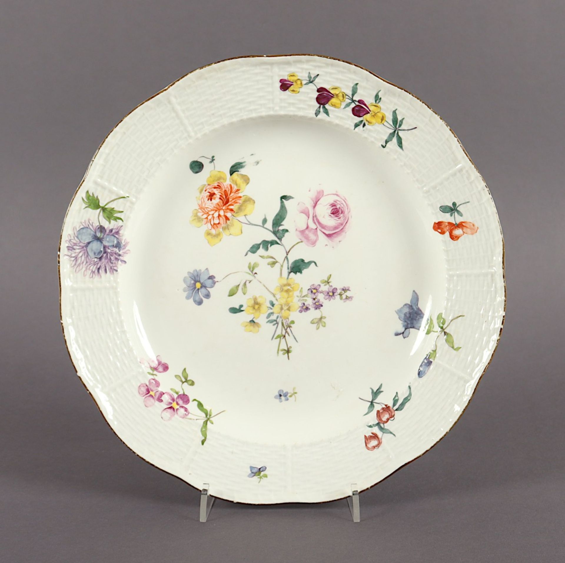 TELLER, Form Altozier, farbig gemalte Blumen, rotbrauner Rand, Dm 24, min.ber., MEISSEN, um 1750