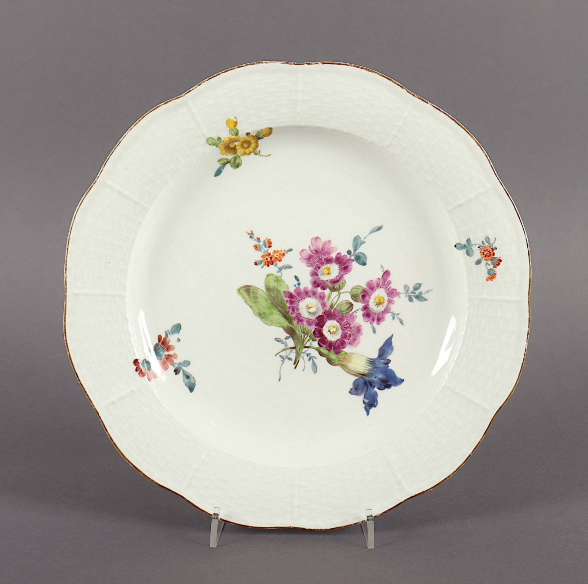 TELLER, Form Altozier, farbig gemalte Blumen, brauner Rand, Dm 24,5, min.ber., MEISSEN, um 1740