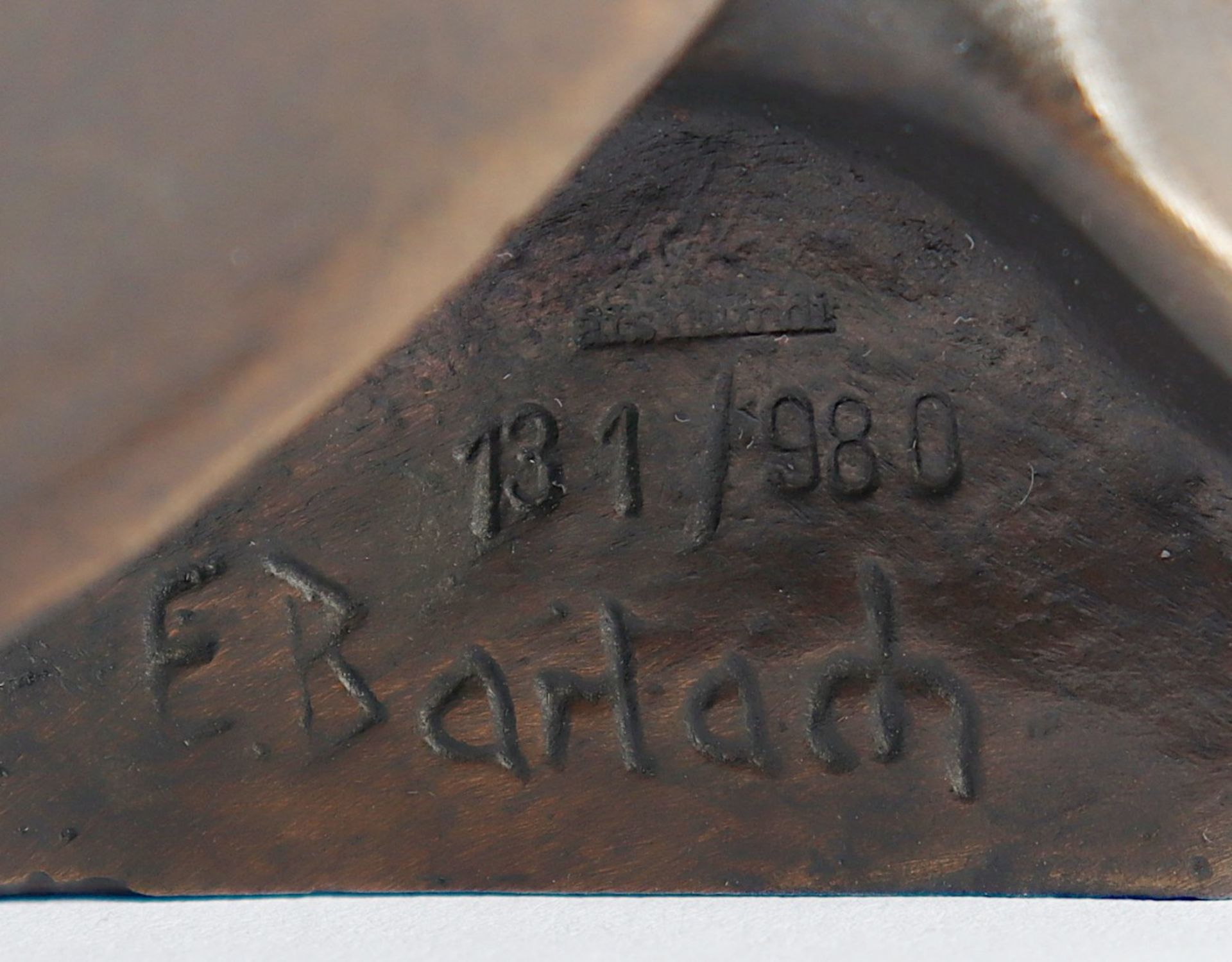 BARLACH, Ernst, nach, "Der singende Mann", Bronze, H 21, seitlich signiert, nummeriert 131/980 - Bild 3 aus 3