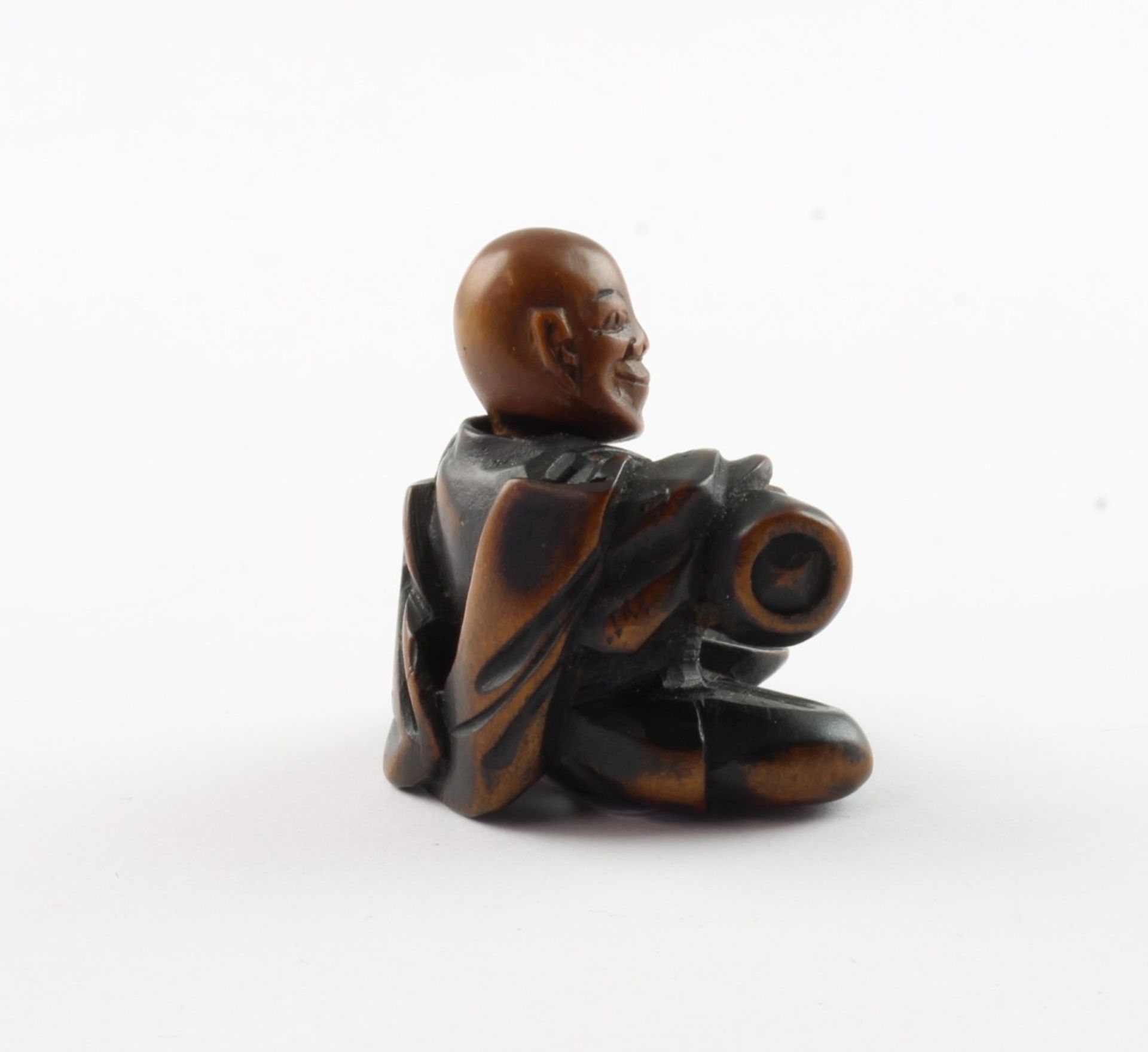 NETSUKE MANN MIT SAKE, Buchsbaum, beweglicher Kopf, J 3,2, JAPAN, E.19.Jh. - Image 2 of 4