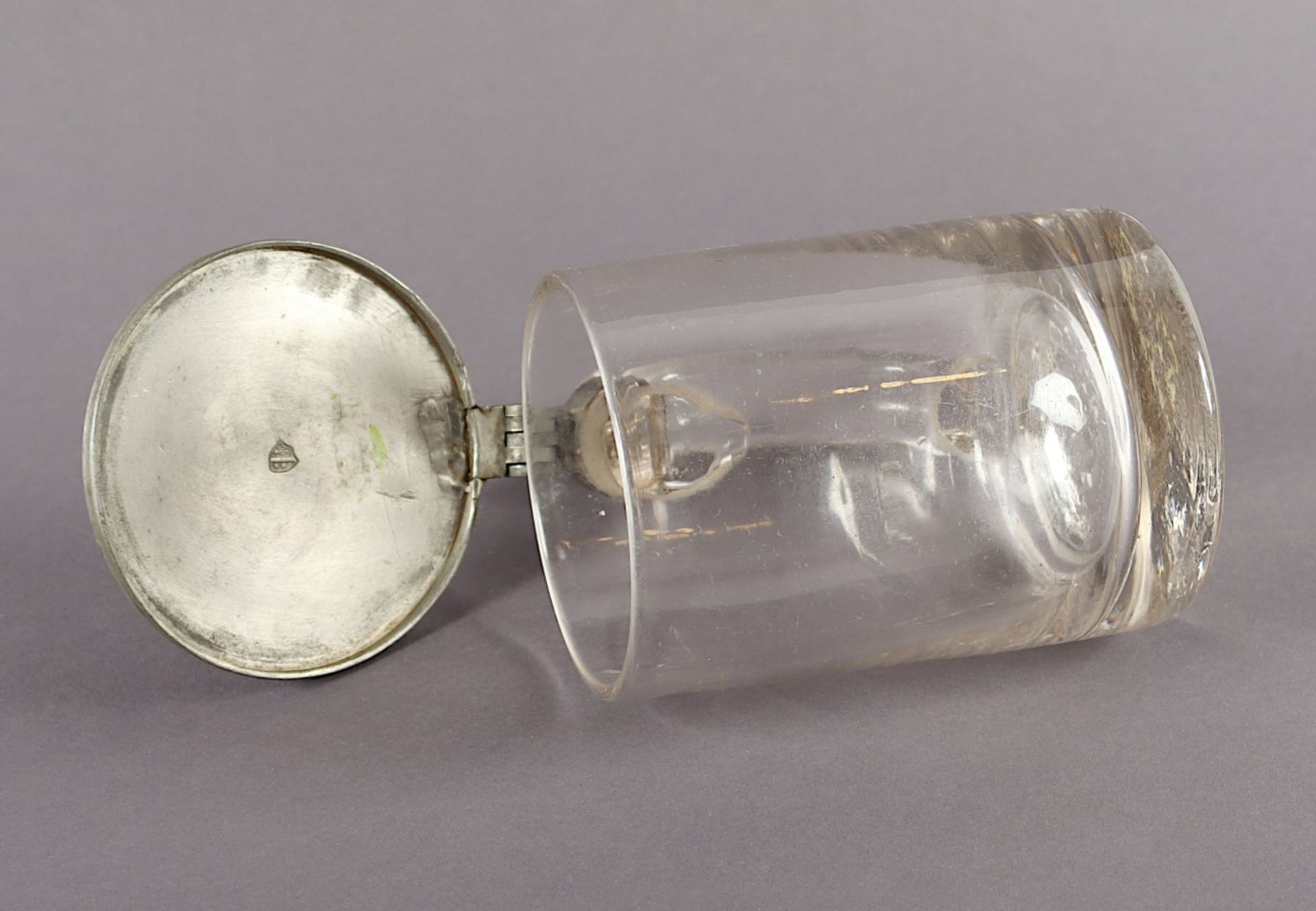 DECKELHUMPEN, Glas, Zinnmontur mit polychrom bemalter Porzellaneinlage, rest., H 16, DEUTSCH, 19.Jh - Bild 3 aus 4