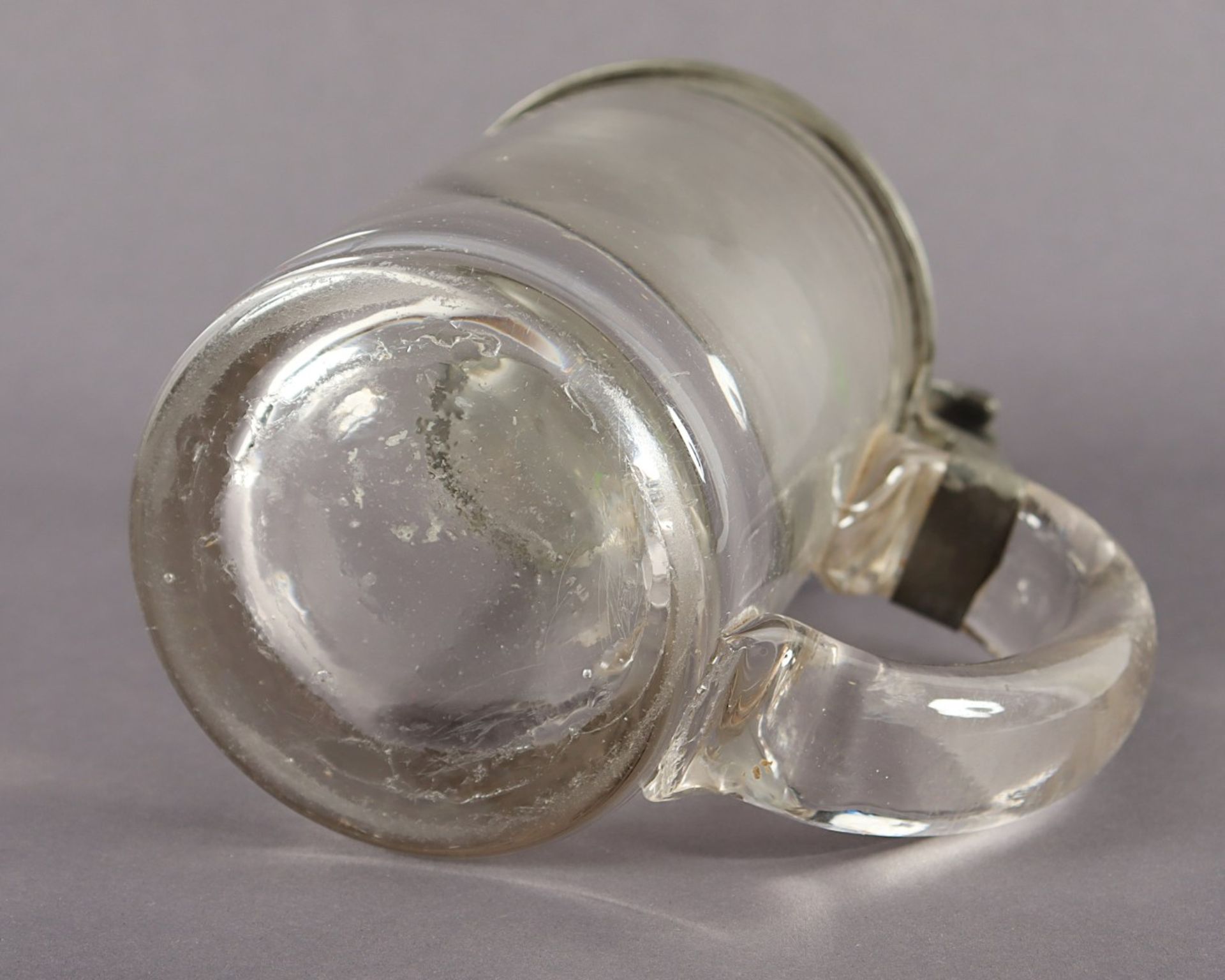 DECKELHUMPEN, Glas, Zinnmontur mit polychrom bemalter Porzellaneinlage, rest., H 16, DEUTSCH, 19.Jh - Bild 4 aus 4