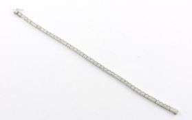 BRILLANT-ARMBAND, 900/ooo Platin, besetzt mit Brillanten von zusammen ca. 3,9 ct., L 19, 18,0g 