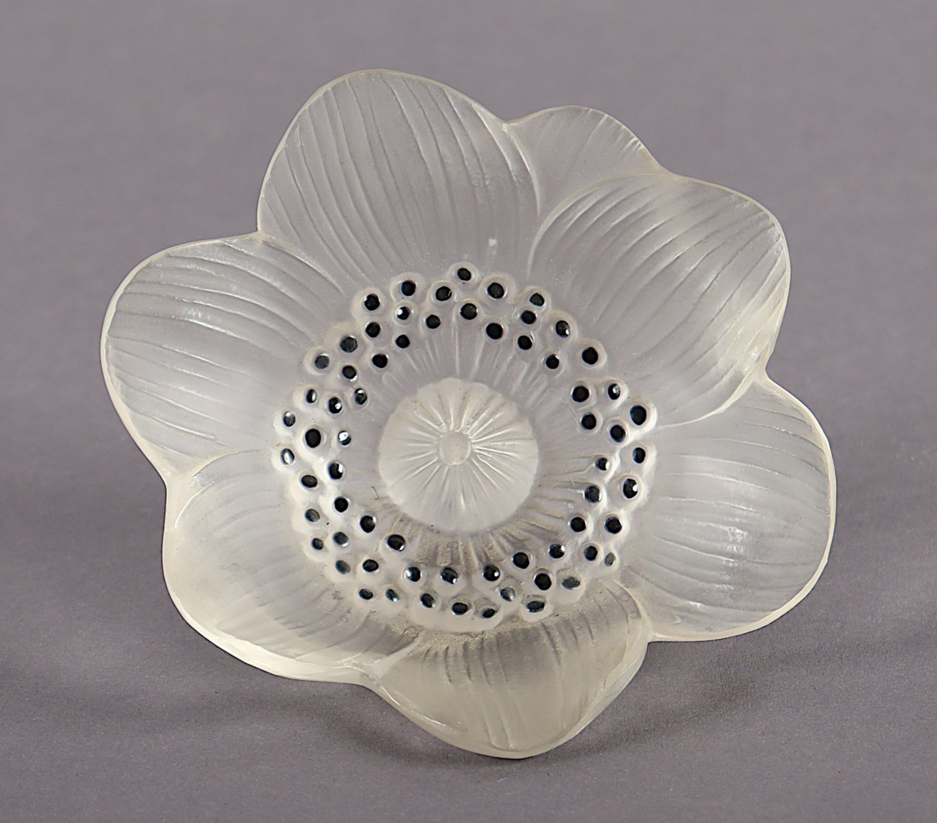 TISCHDEKORATION, farbloses, teilw. satiniertes Glas, L 11, gemarkt LALIQUE