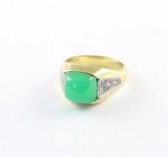 CHRYSOPRAS-RING, 585/ooo Gelbgold, Diamanten von zusammen ca. 0,10 ct., RG 56, 6,6g 