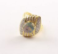 OPAL-RING, 750/ooo Gelbgold, besetzt mit einer Opaltriplette und Brillanten von zusammen ca.0,7 ct.