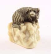 Netsuke Hund auf Fels, Bein, sign. Tomotada, Japan, 19.Jh.