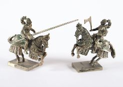 zwei Miniaturfiguren Ritter zu Pferd, 800/ooo, H bis 9, 345g, ITALIEN, 20.Jh.