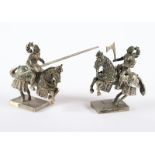 zwei Miniaturfiguren Ritter zu Pferd, 800/ooo, H bis 9, 345g, ITALIEN, 20.Jh.