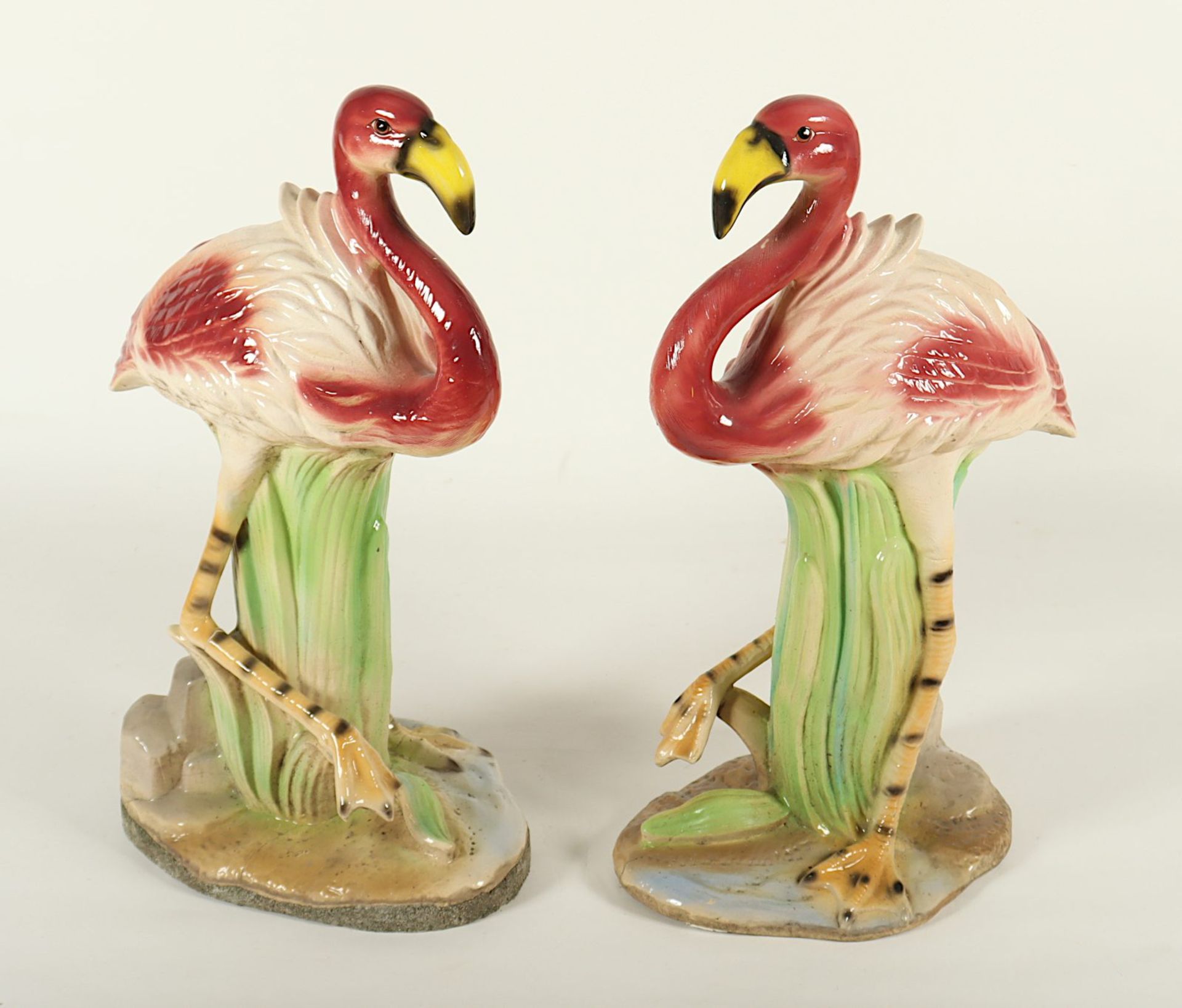 Gartenfiguren Paar "Flamingos", Keramik, besch.
