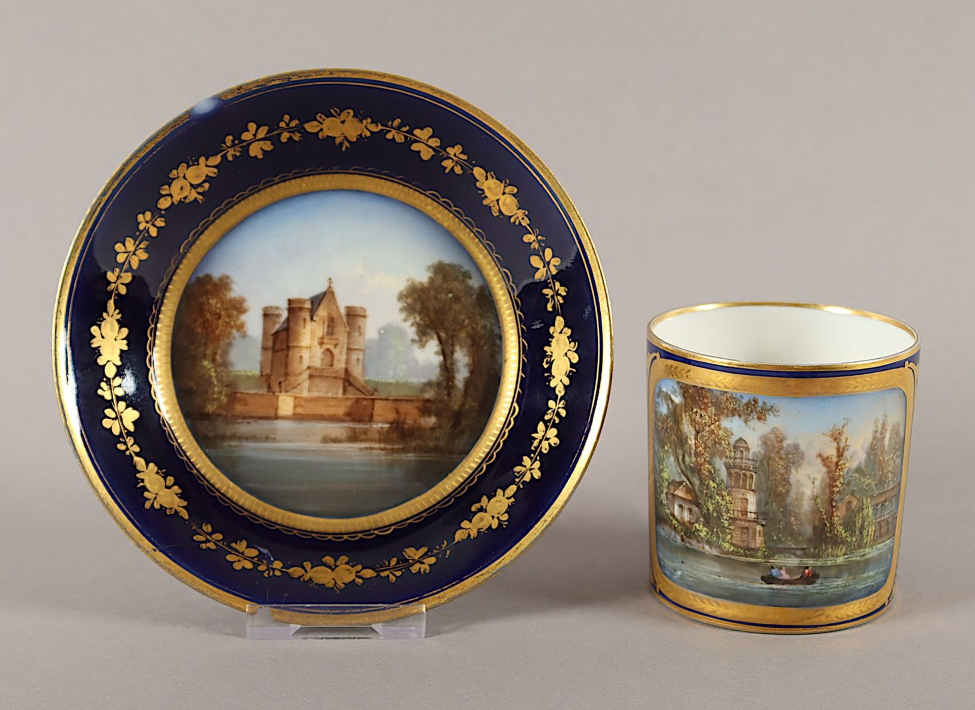 Ansichtentasse mit Untertasse, Sevres, 19.Jh.