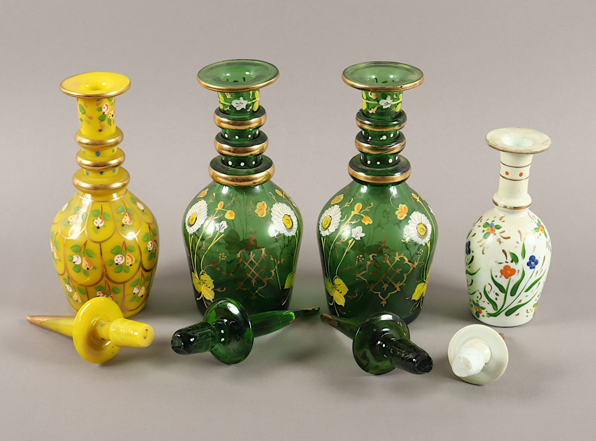 Vier Glaskaraffen, persischer Markt - Bild 2 aus 2