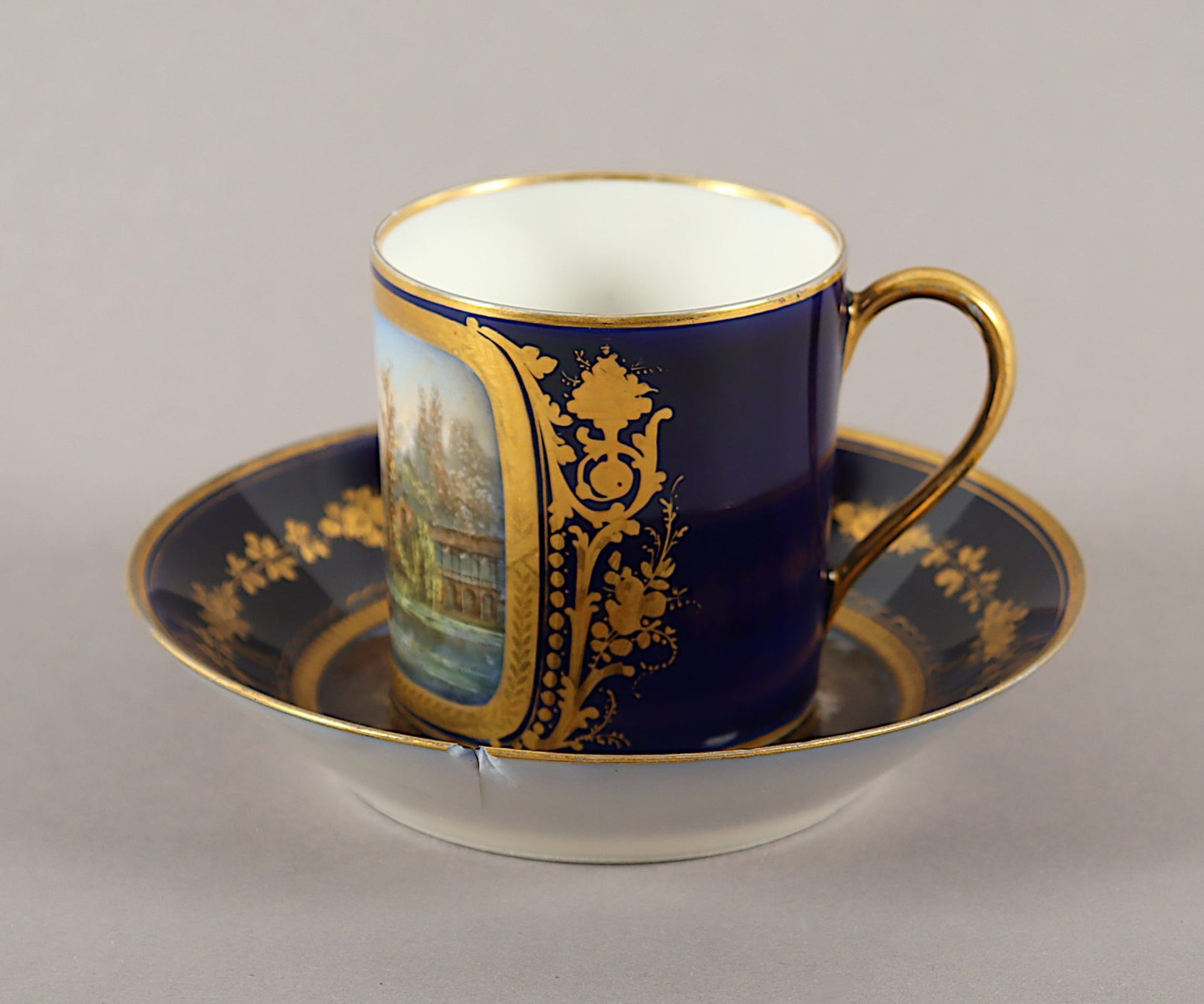 Ansichtentasse mit Untertasse, Sevres, 19.Jh. - Image 2 of 3