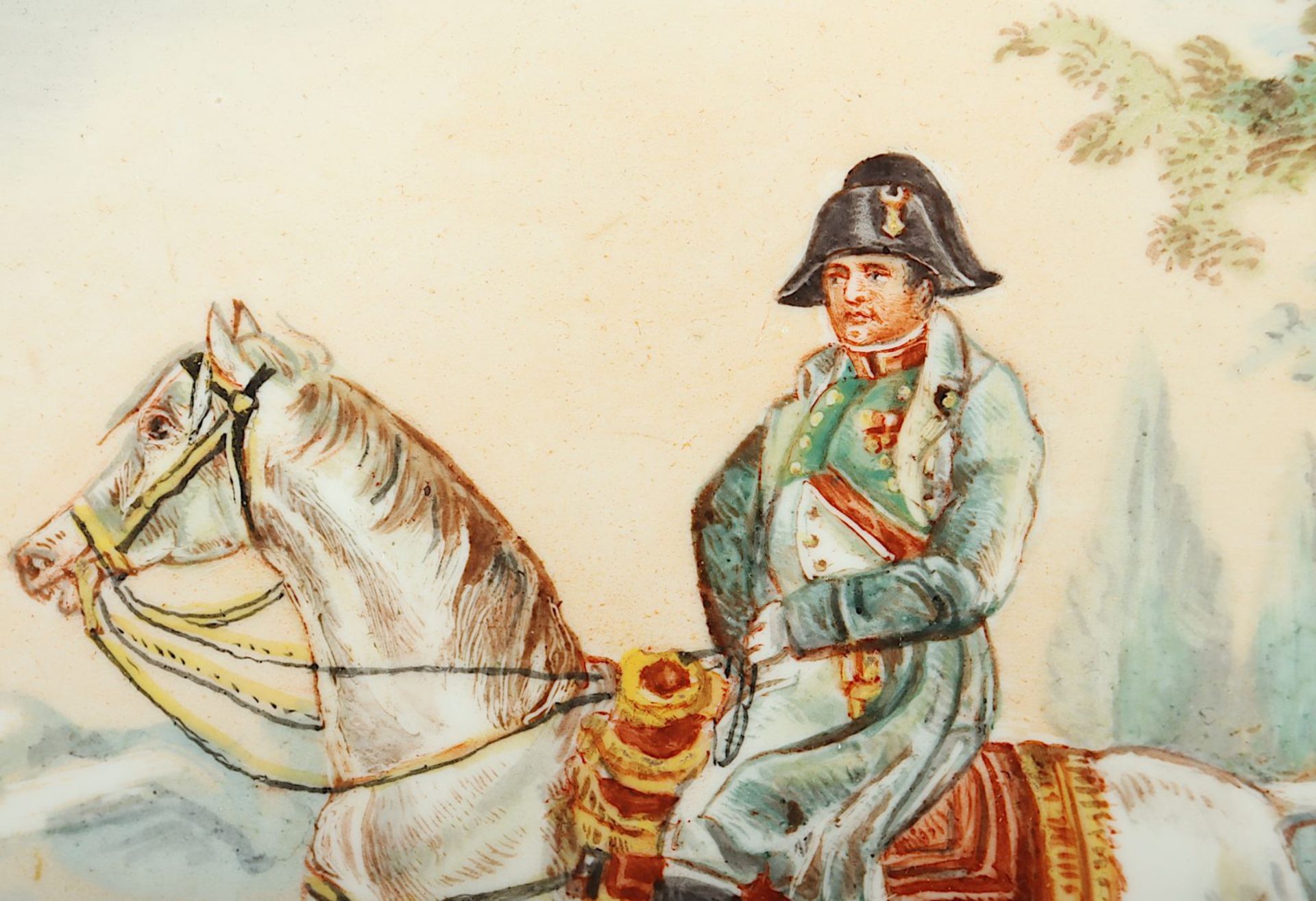 GROSSER TELLER "NAPOLEON BONAPARTE", tief gemuldet, im Spiegel später auf Glasur gemalt Napoleon zu - Bild 2 aus 3