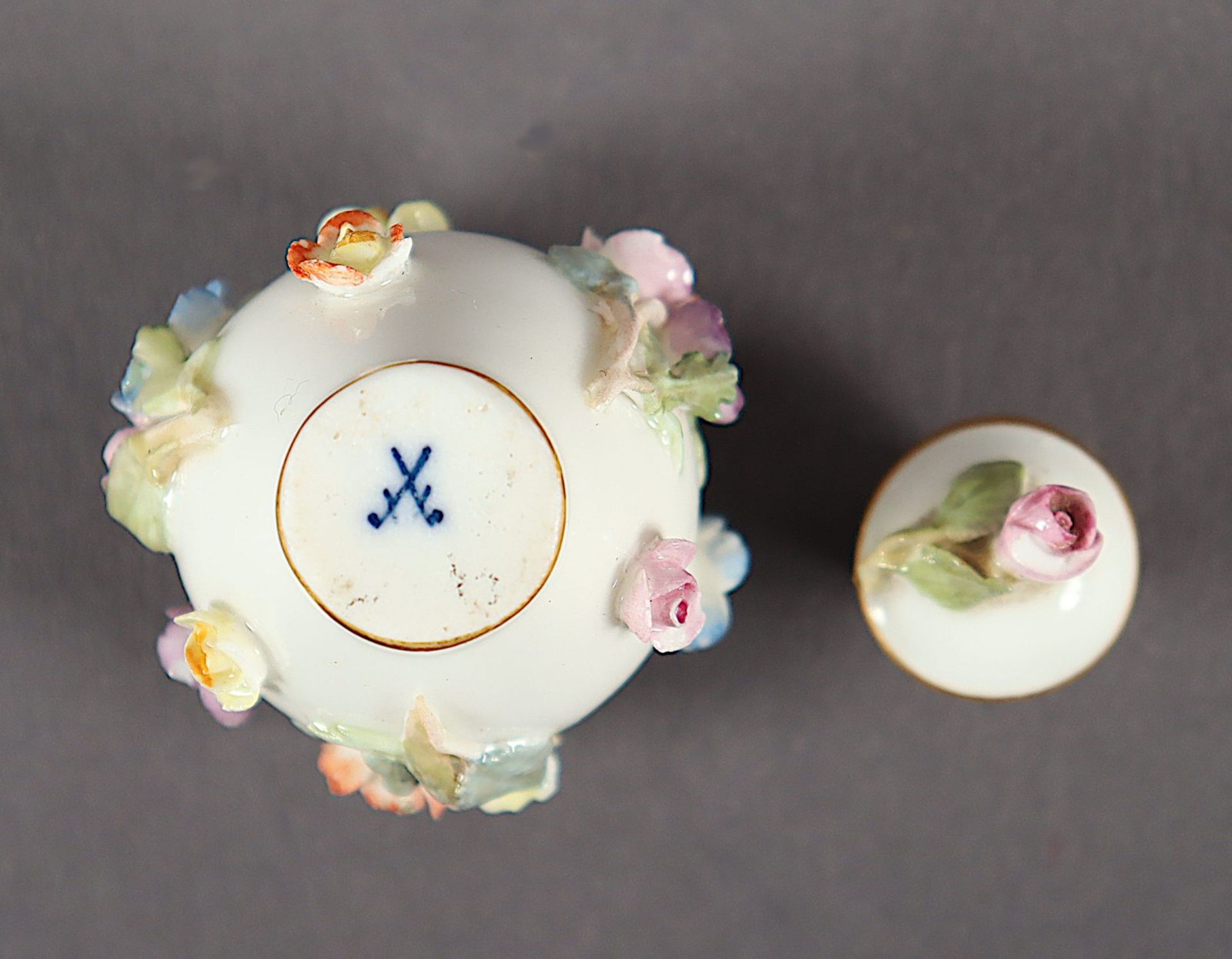 Miniaturvase, plastische Blüten, Meissen, 19.Jh. - Bild 3 aus 3