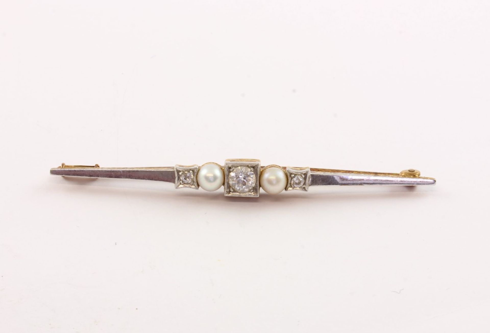 Art-Deco Brosche, 585/ooo Rotgold, zwei Perlen, Altschliff-Diamanten