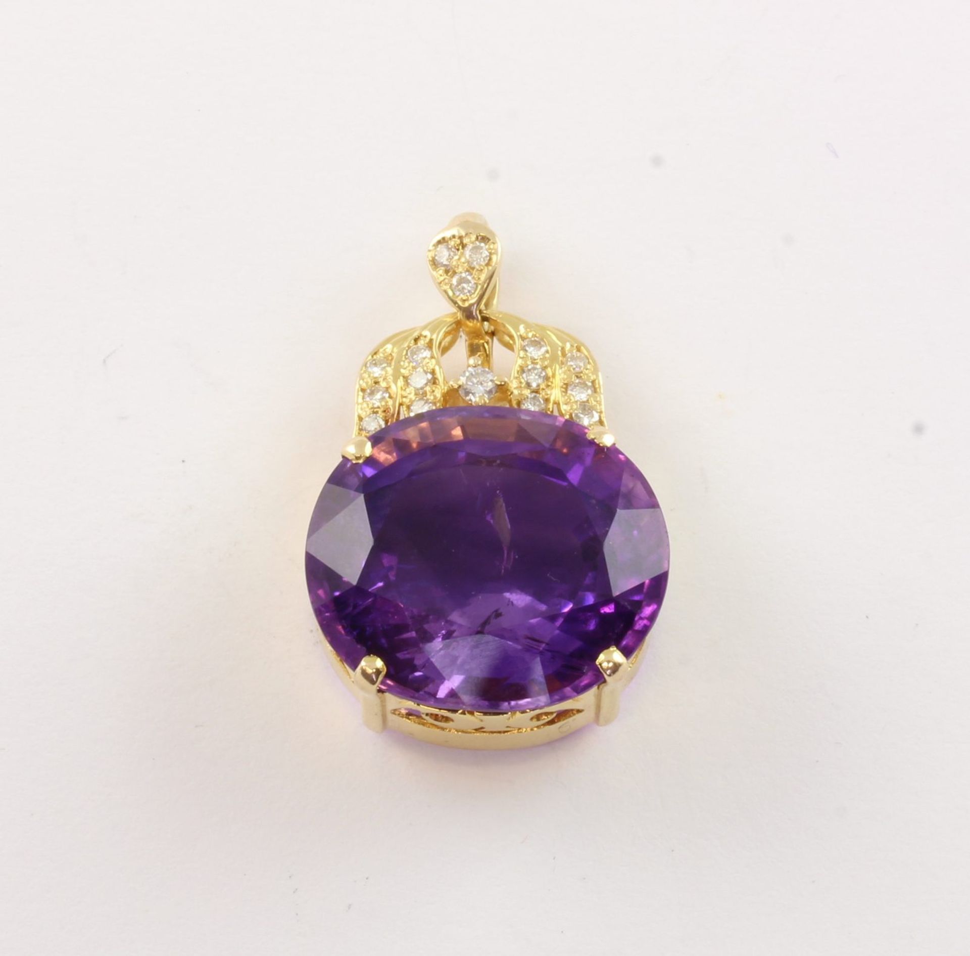 Amethyst Anhänger, 585/ooo GG, kl. Brillanten, 14,2g