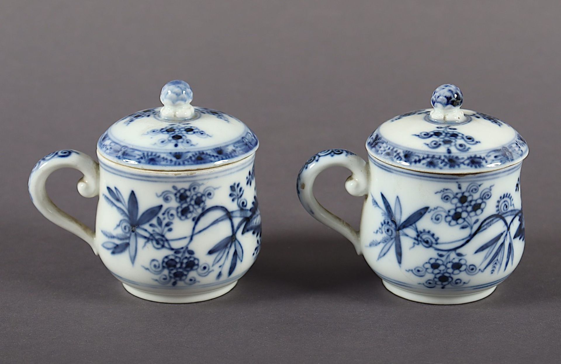 Paar Cremetöpfe, Zwiebelmuster, Meissen, um 1780