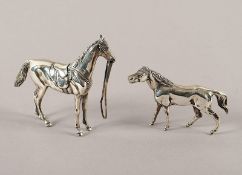 zwei Pferde-Figuren, 800-830/ooo, DEUTSCH, 20.Jh.