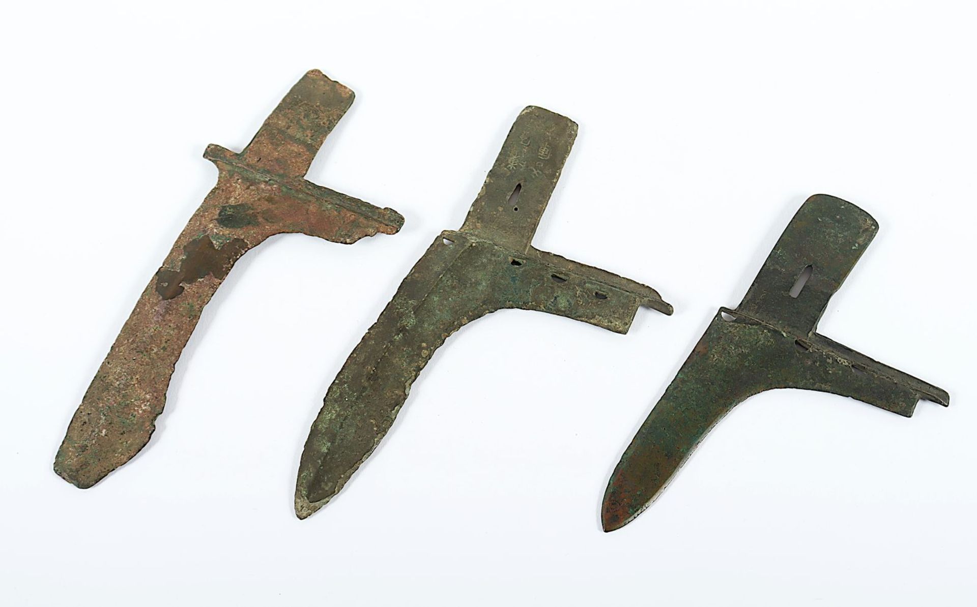 drei Klingen, Bronze, CHINA, Zhou-Zeit, besch.
