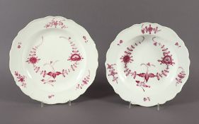 ein Menü- und ein Suppenteller, Indische Malerei purpur, Meissen, 1774-1814