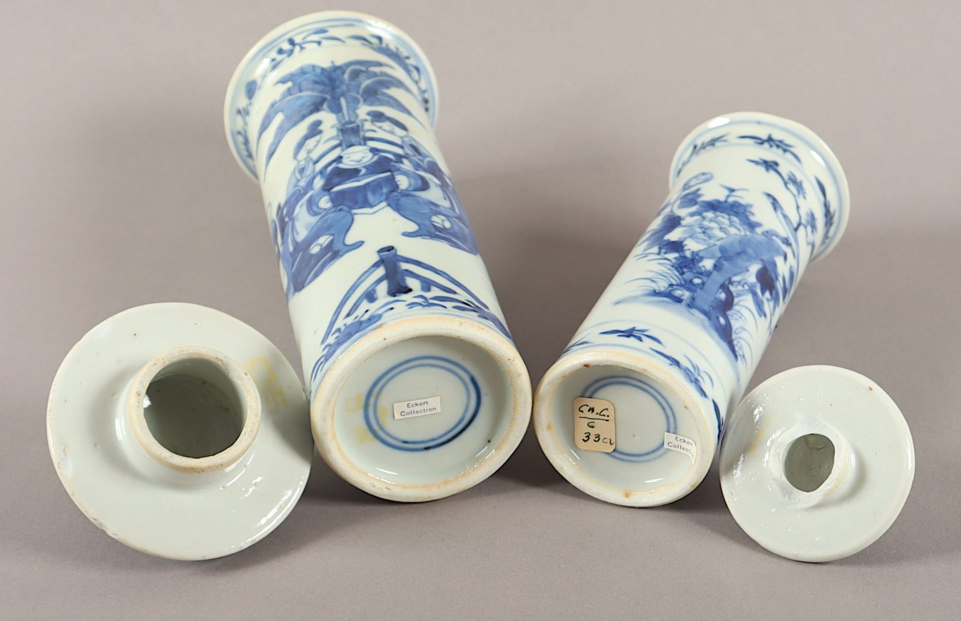 zwei Stangenvasen, Porzellan, unterglasurblau dekoriert, China, A.19.Jh. - Image 5 of 5