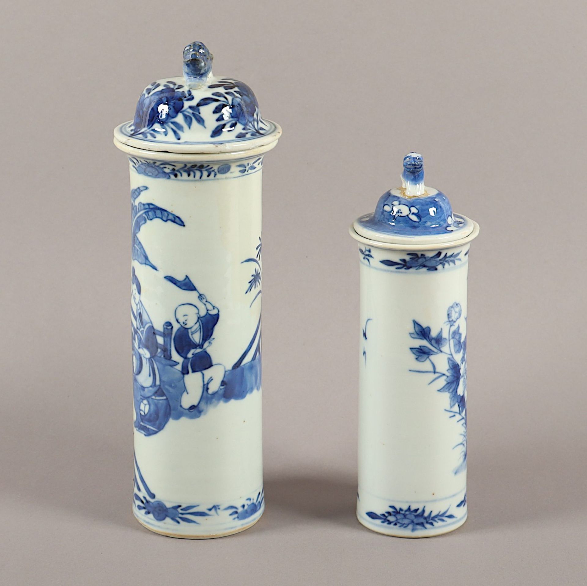 zwei Stangenvasen, Porzellan, unterglasurblau dekoriert, China, A.19.Jh. - Image 2 of 5
