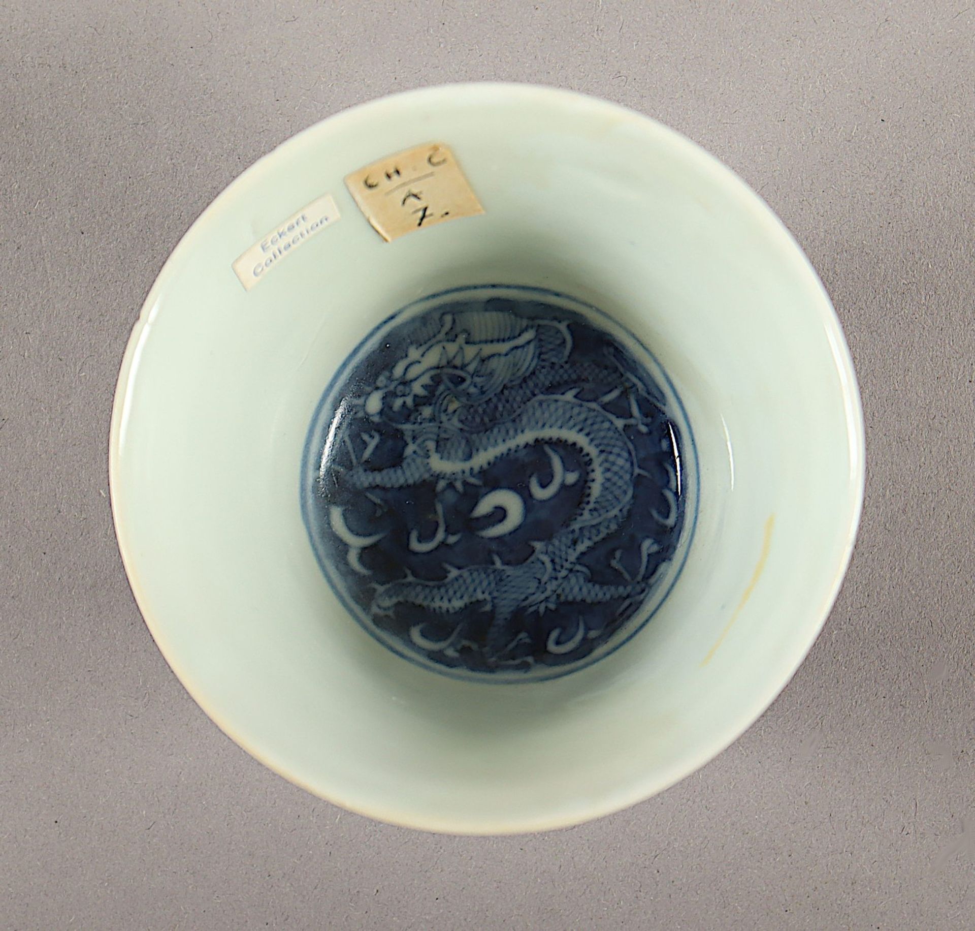 KUMME, Porzellan, unterglasurblau Feuerkugel jagender Drache, China, 19.Jh. - Bild 3 aus 4
