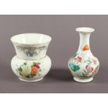zwei Vasen, Porzellan, famille rose, China, 20.Jh.