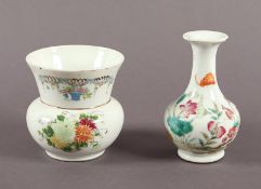 zwei Vasen, Porzellan, famille rose, China, 20.Jh.