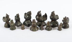 zwölf Opiumgewichte, Bronze, Burma, 18./19.Jh.